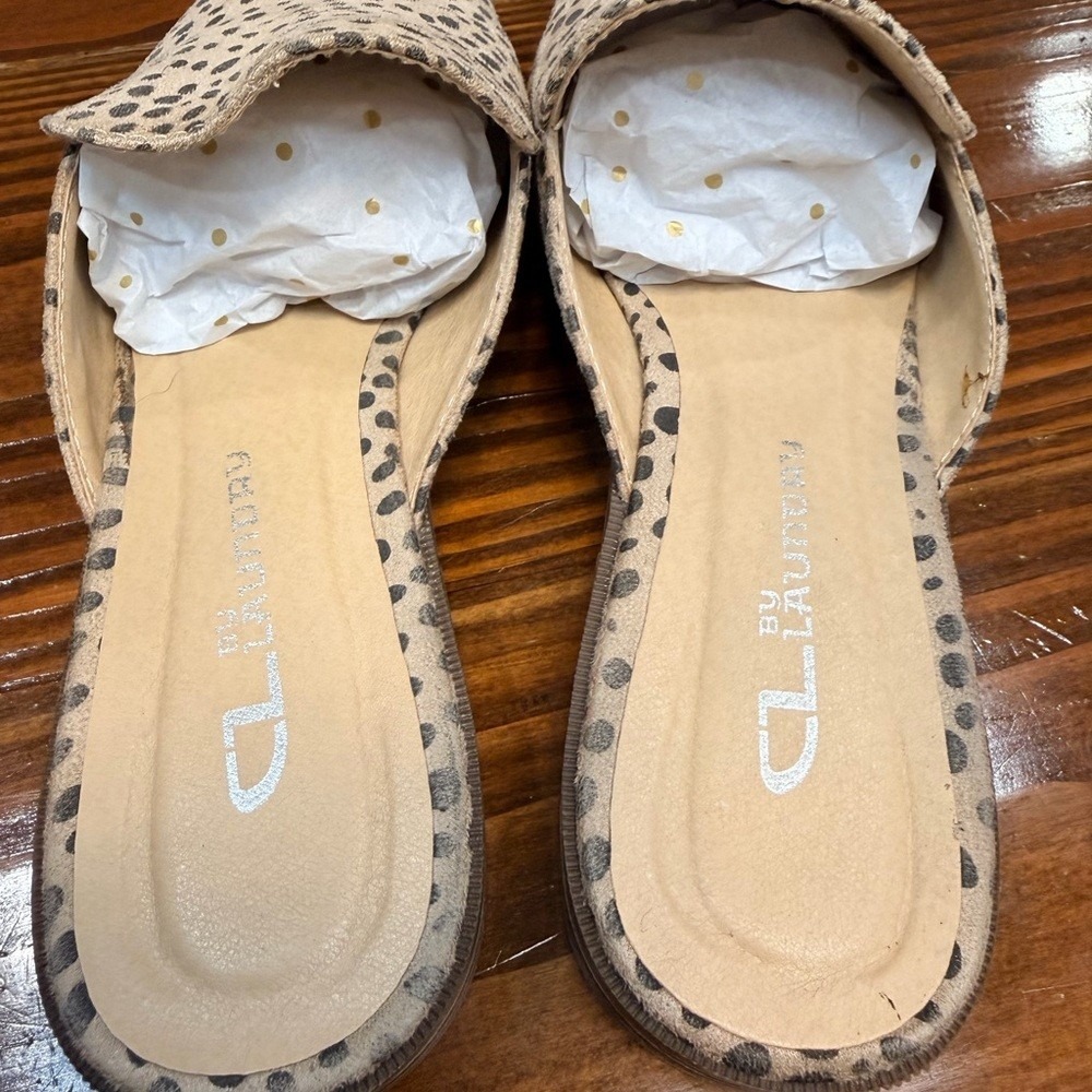 CL by Laundry Mules Women‎ 7 Tan Dalmatian Pointed Toe Slip On Flats - Picture 10 of 11